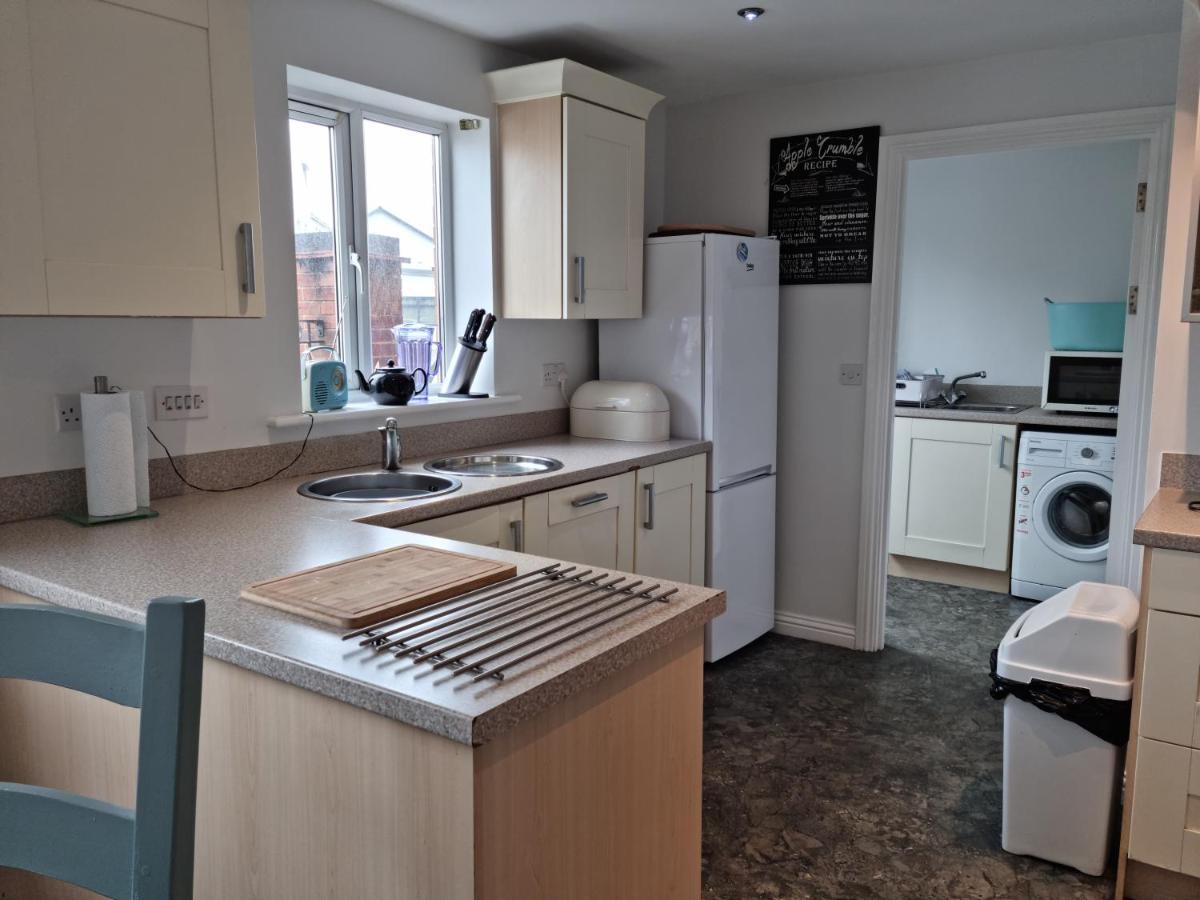 Sea Escape The Tardiis Beachfront Location Aberavon Beach Sea Views Driveway Parking Port Talbot Exteriér fotografie