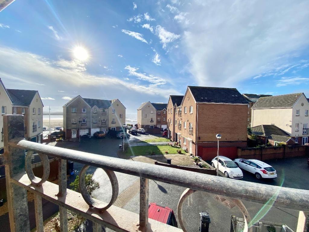 Sea Escape The Tardiis Beachfront Location Aberavon Beach Sea Views Driveway Parking Port Talbot Exteriér fotografie