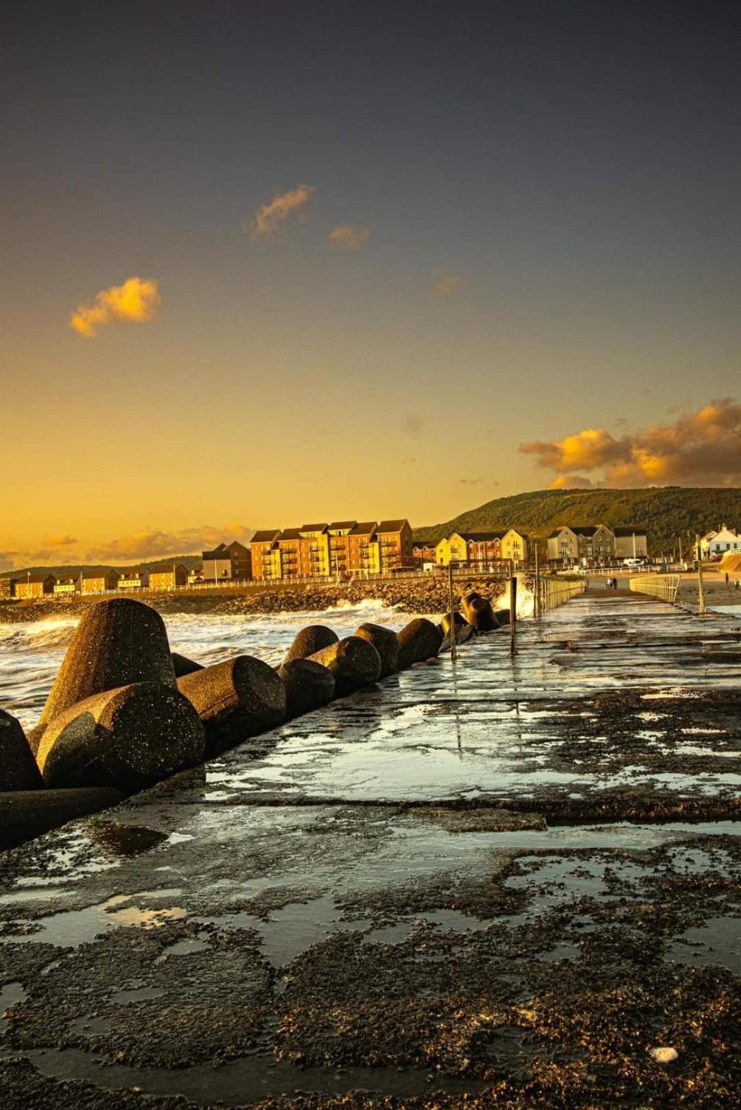 Sea Escape The Tardiis Beachfront Location Aberavon Beach Sea Views Driveway Parking Port Talbot Exteriér fotografie