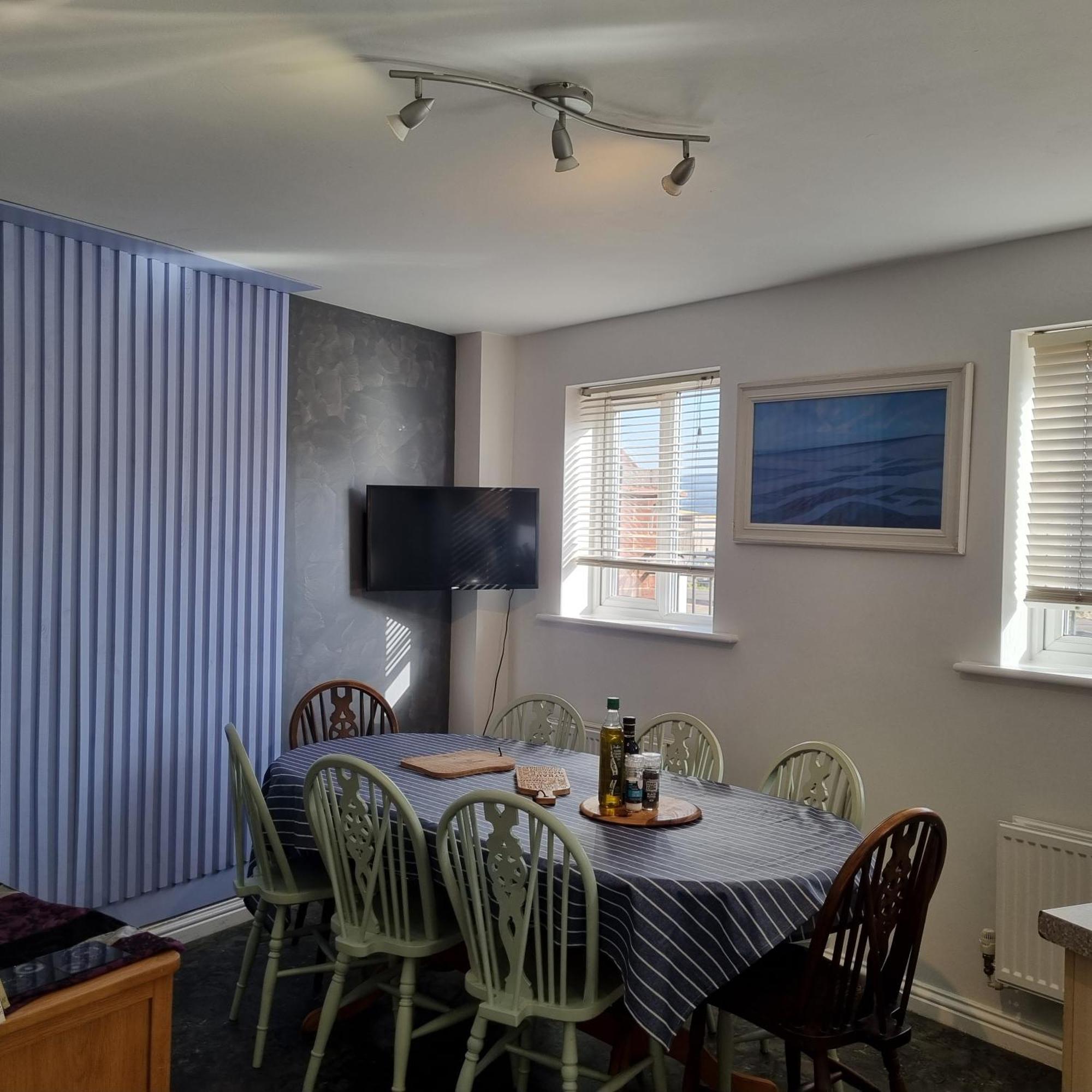 Sea Escape The Tardiis Beachfront Location Aberavon Beach Sea Views Driveway Parking Port Talbot Exteriér fotografie